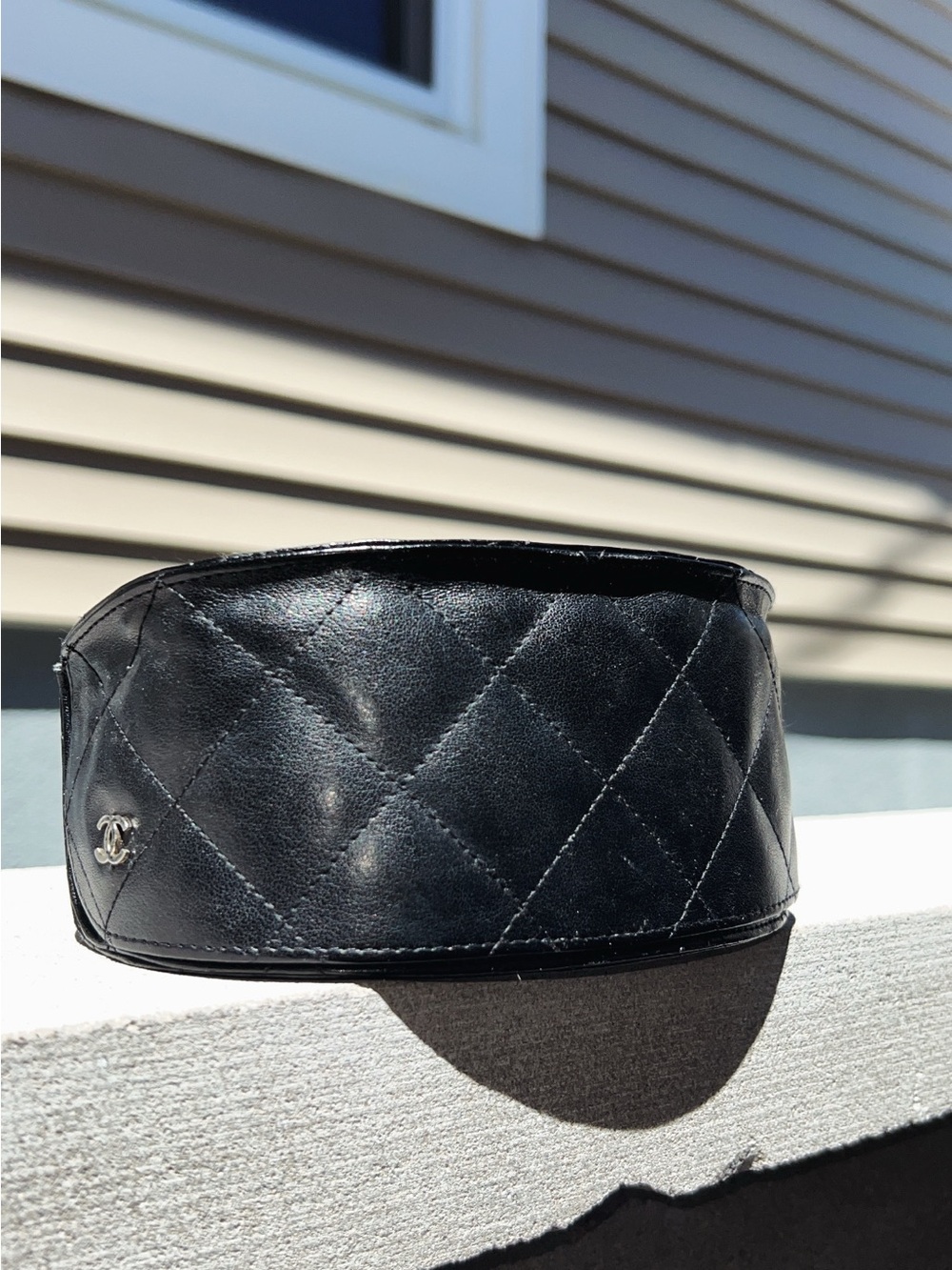 CHANEL Classic Black Quilted Leather Sunglasses Case with CC Emblem - Picture 2 of 8